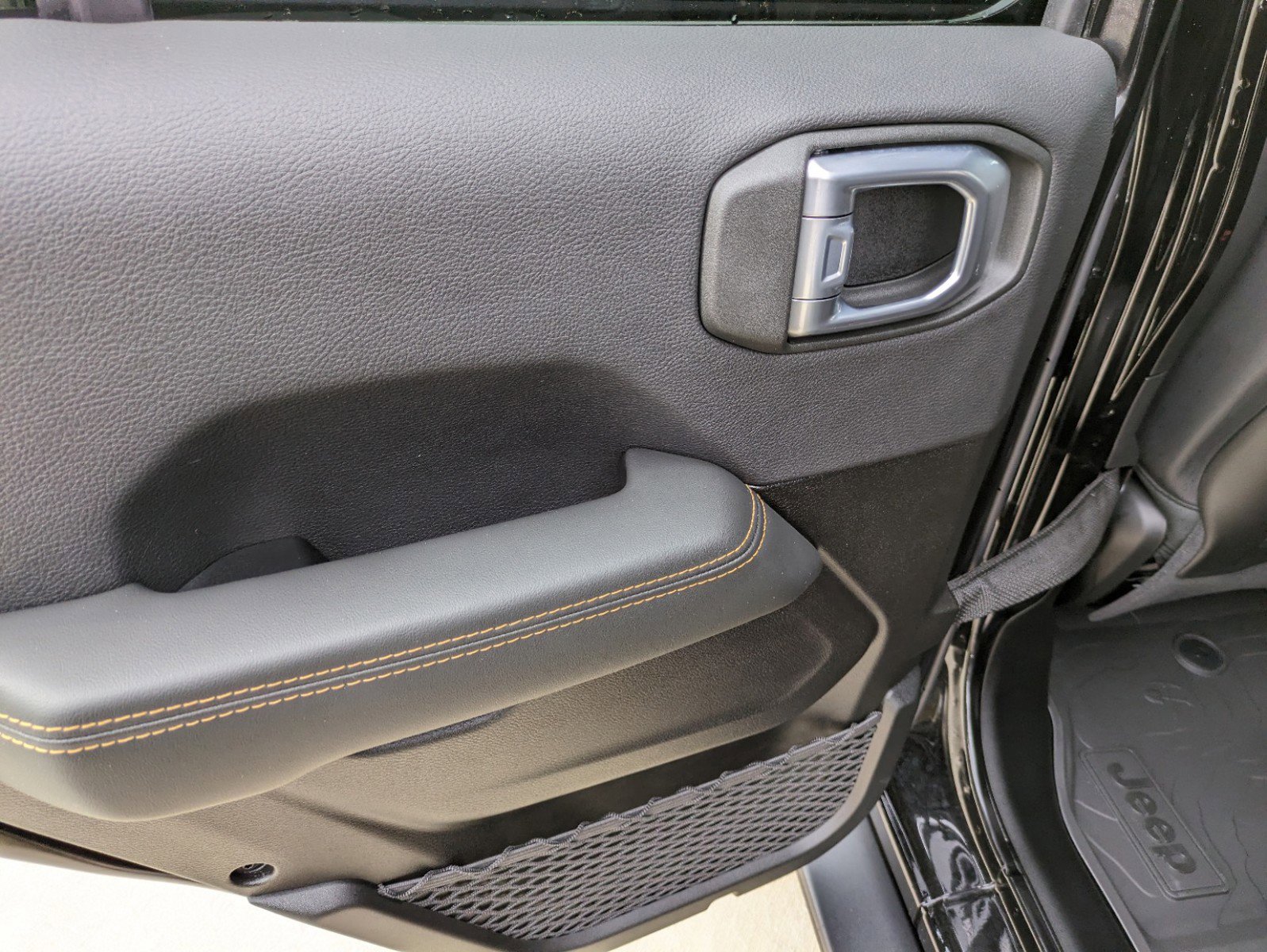 Used 2024 Jeep Wrangler Sahara w/ Technology Group image 11