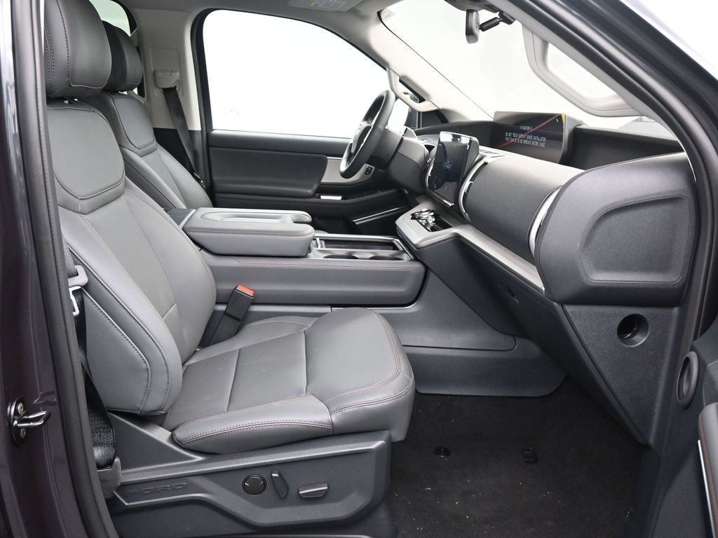 New 2025 Ford Expedition Active image 15