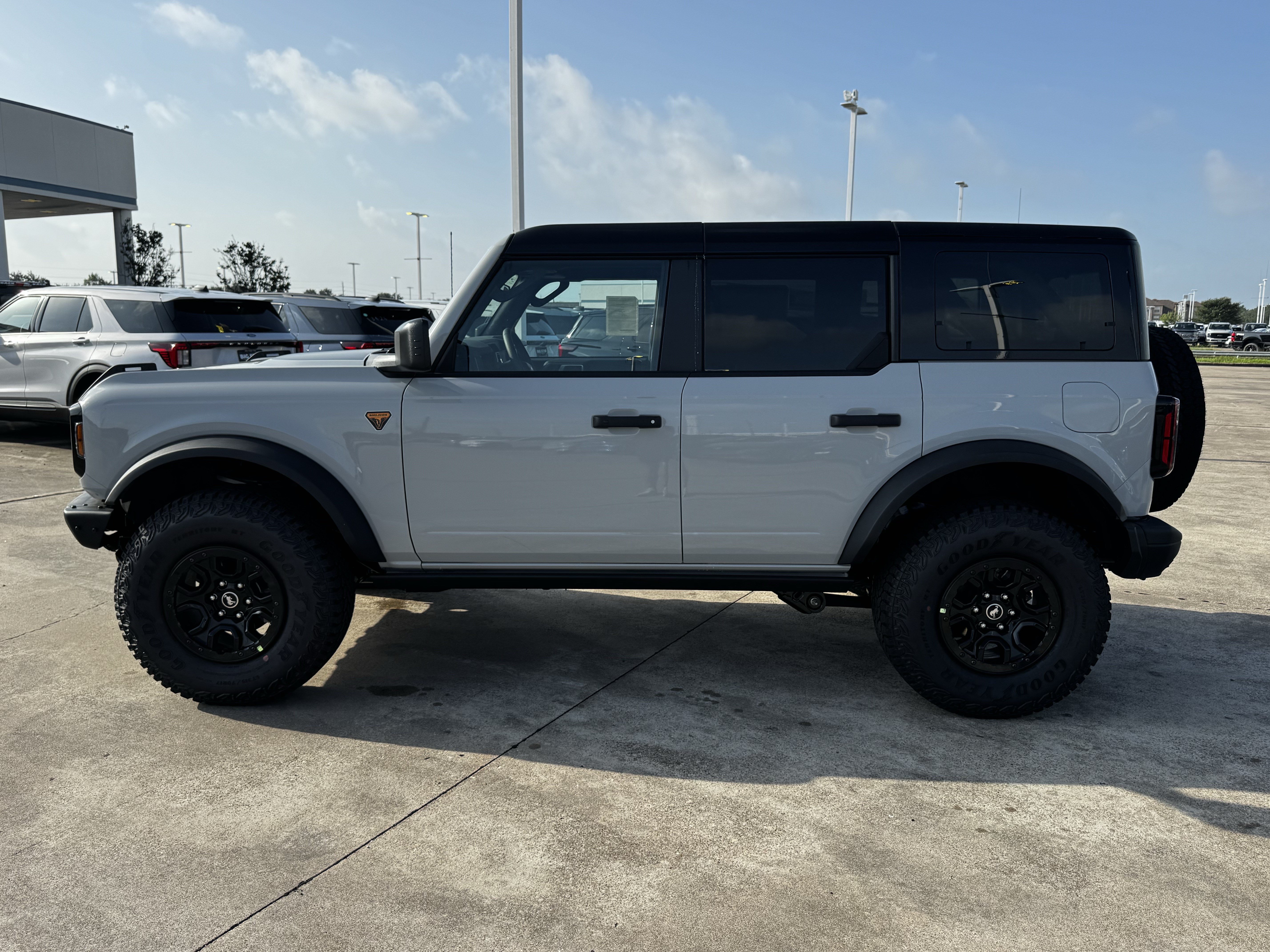 New 2026 Ford Bronco Badlands w/ Sasquatch Package AWD/4WD image 7