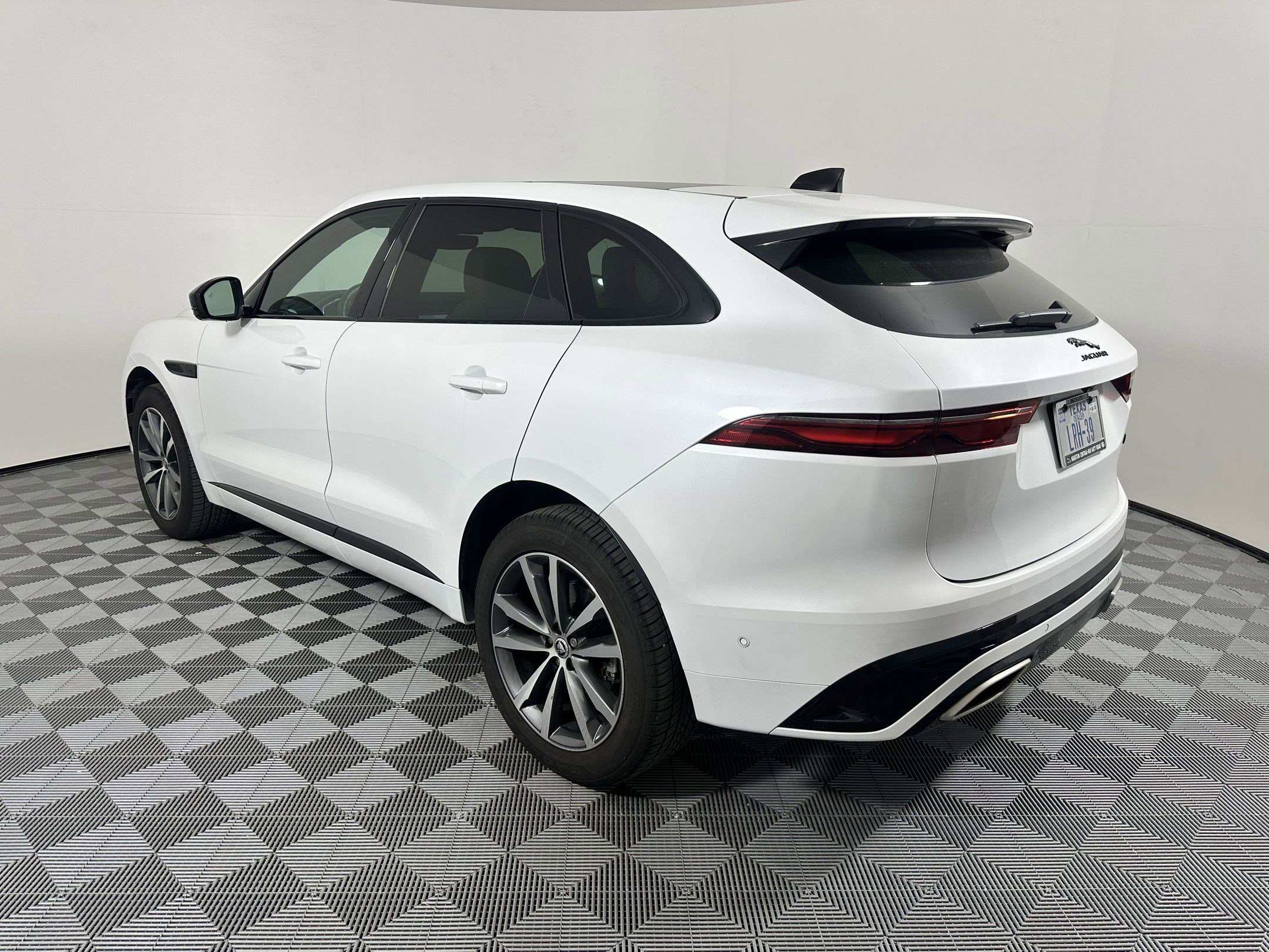 New 2026 Jaguar F-PACE R-Dynamic S image 3