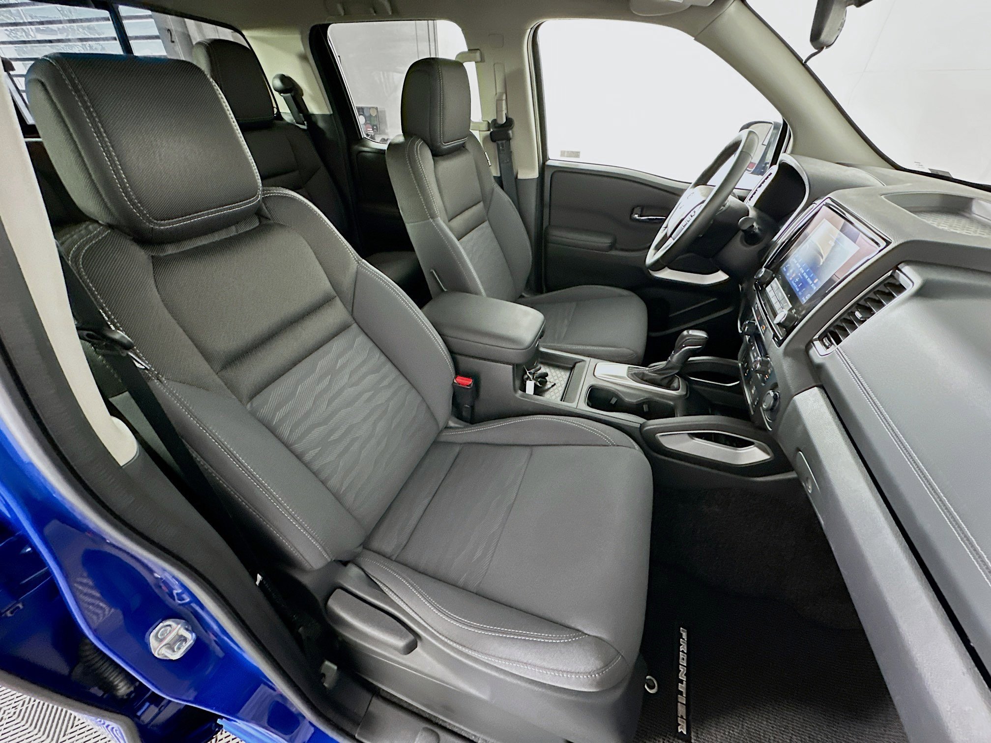 Used 2024 Nissan Frontier SV w/ SV Convenience Package RWD image 28