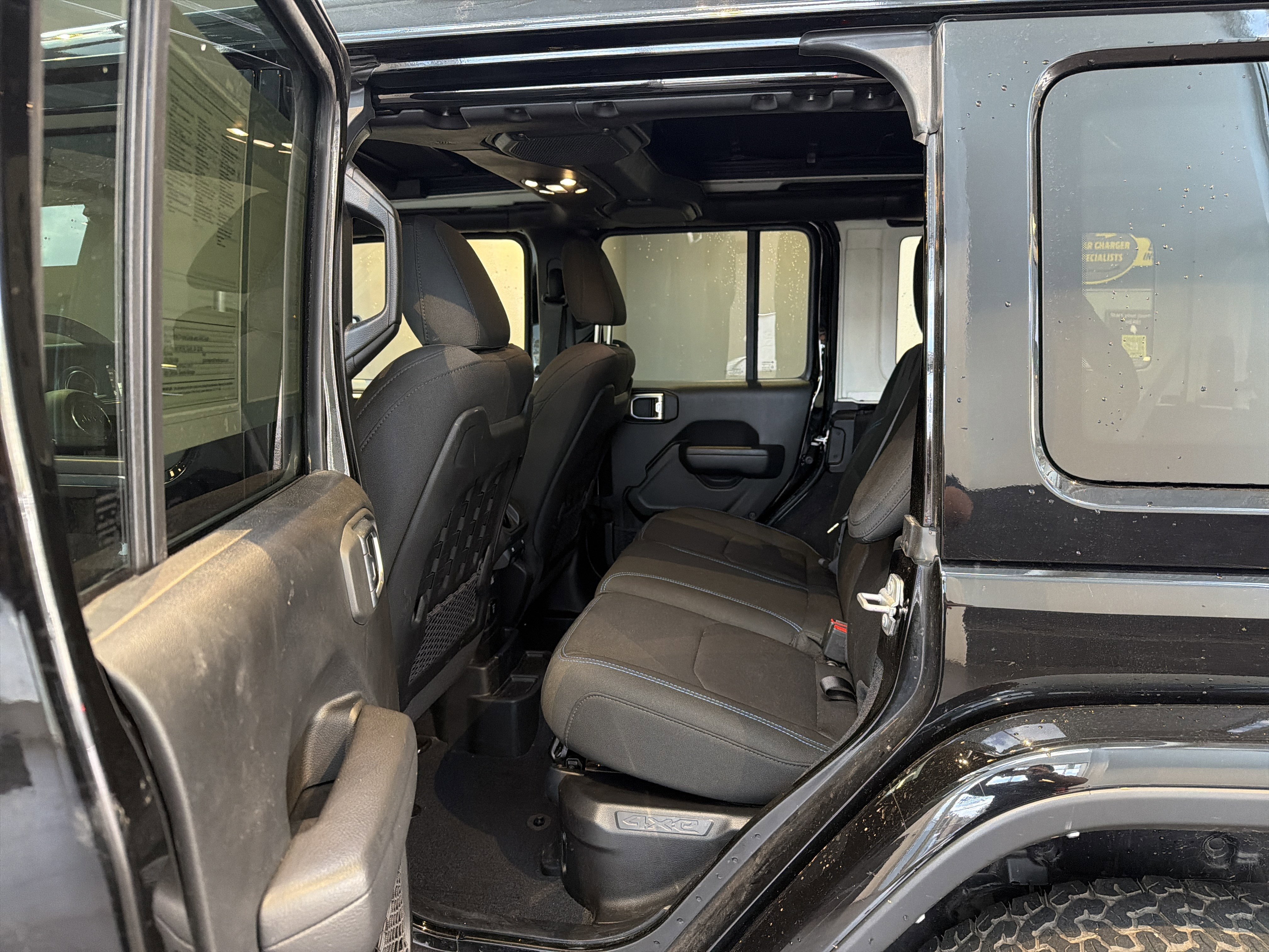 Used 2023 Jeep Wrangler Unlimited Rubicon 4xe w/ Cold Weather Group AWD/4WD image 33