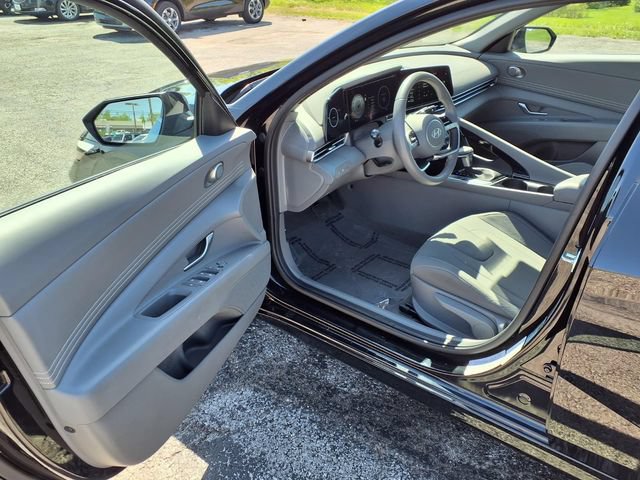Used 2025 Hyundai Elantra SEL FWD image 47