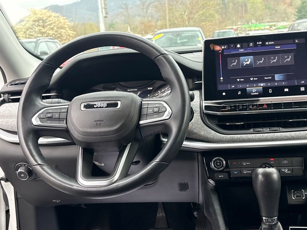 Used 2022 Jeep Compass Latitude image 17