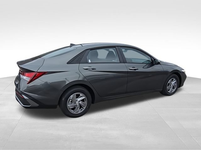 Used 2025 Hyundai Elantra SE FWD image 9