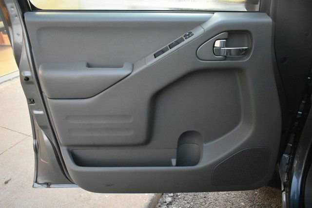 Used 2020 Nissan Frontier SV image 14