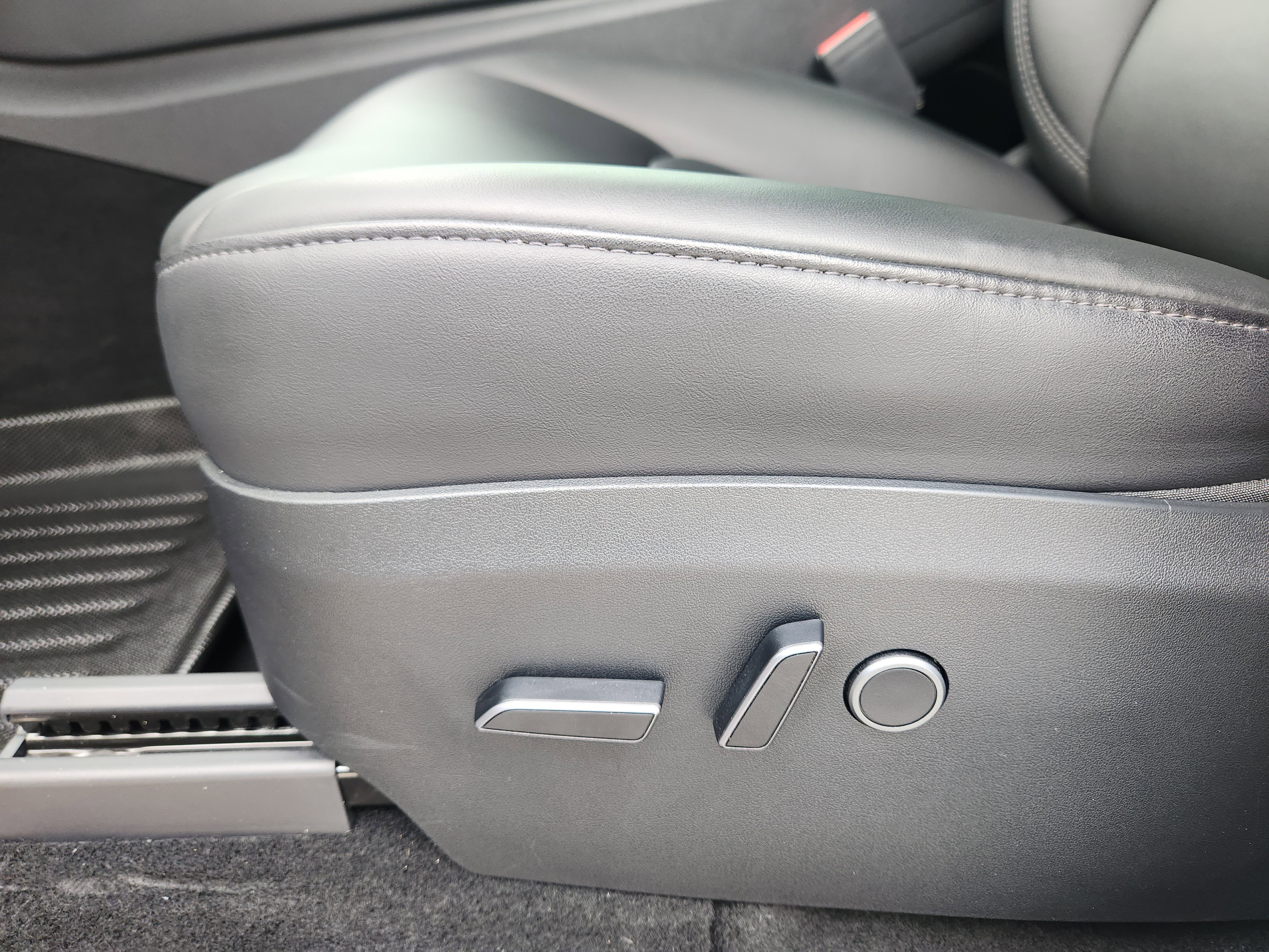 Used 2023 Tesla Model Y Long Range image 23