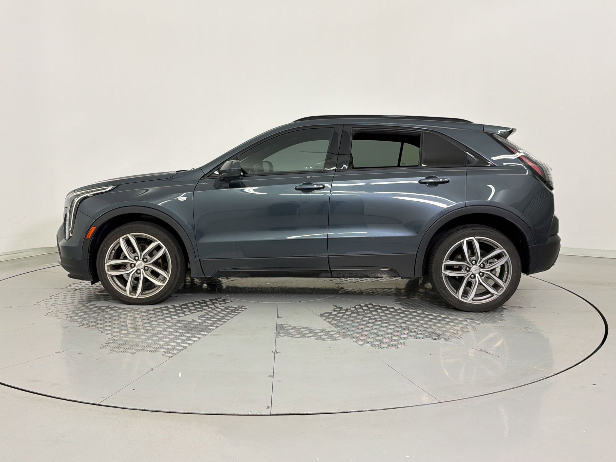 Used 2019 Cadillac XT4 Sport w/ Cold Weather Package FWD image 2