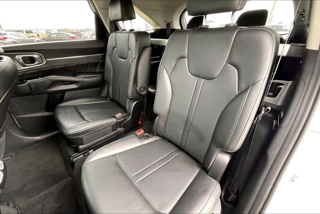 Used 2023 Kia Sorento SX image 19