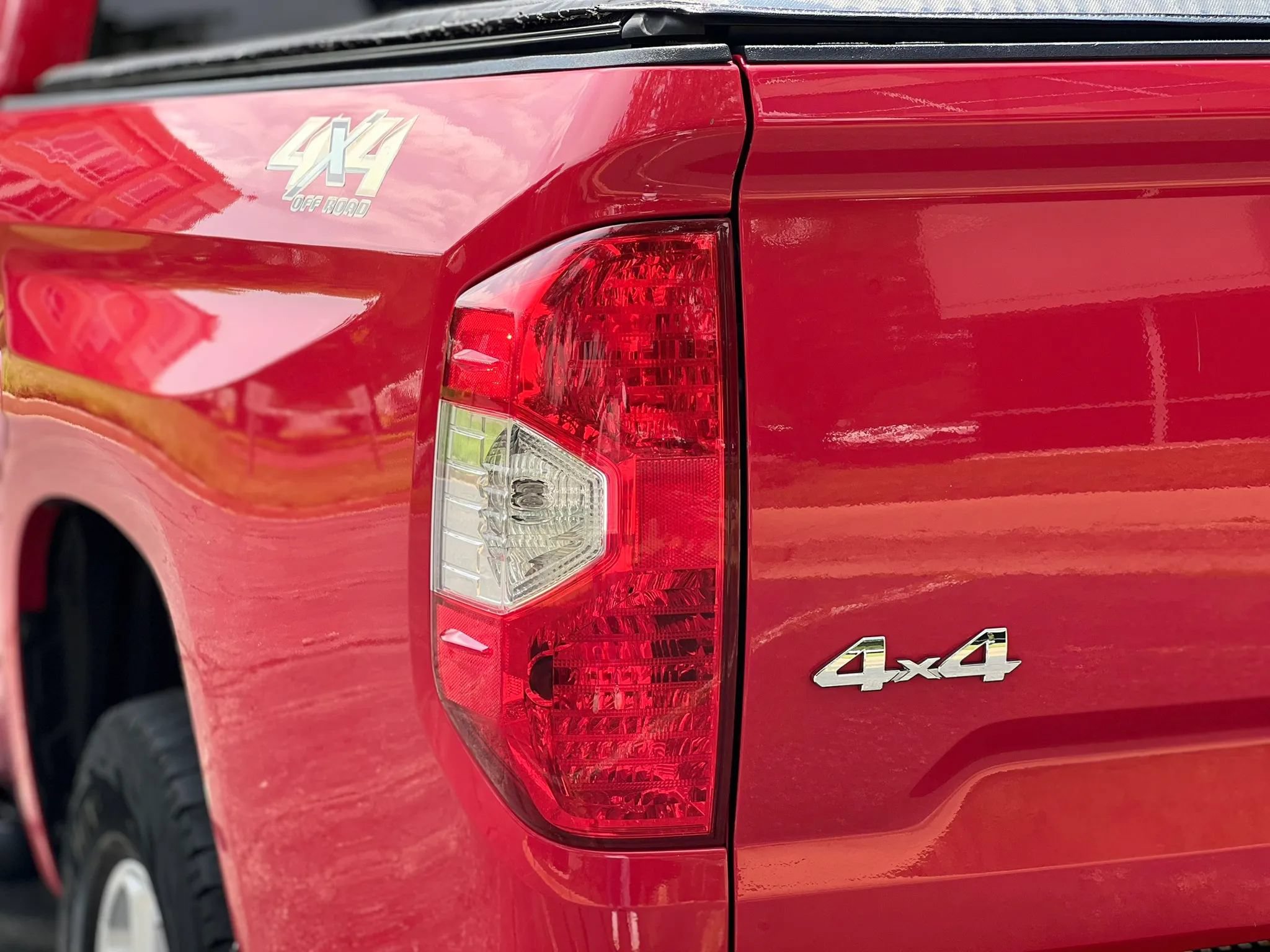 Used 2015 Toyota Tundra SR5 AWD/4WD image 11