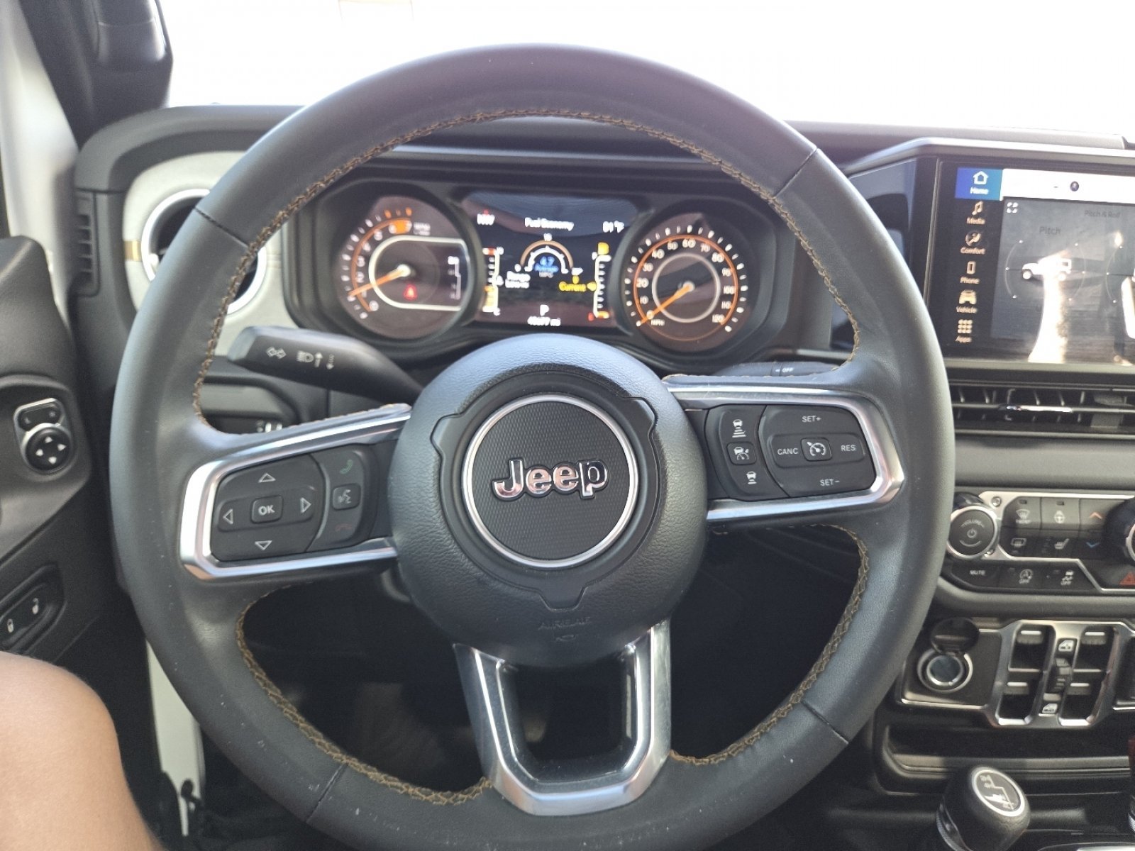 Used 2024 Jeep Wrangler Unlimited Sahara w/ Safety Group AWD/4WD image 25