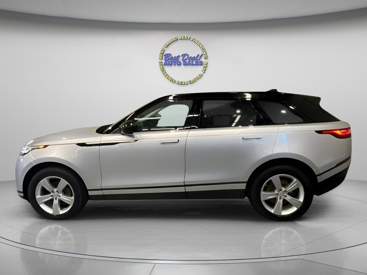 Used 2018 Land Rover Range Rover Velar S image 3