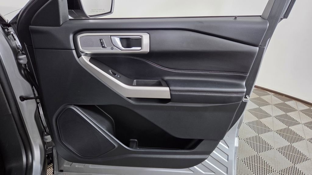 Used 2023 Ford Explorer Limited w/ Equipment Group 301A image 38