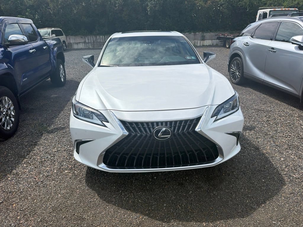 Used 2024 Lexus ES 300h w/ Premium Package FWD image 2