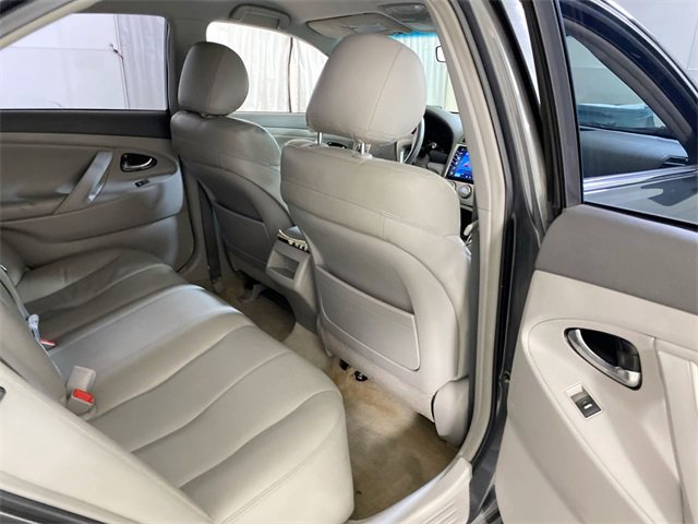 Used 2011 Toyota Camry LE image 32