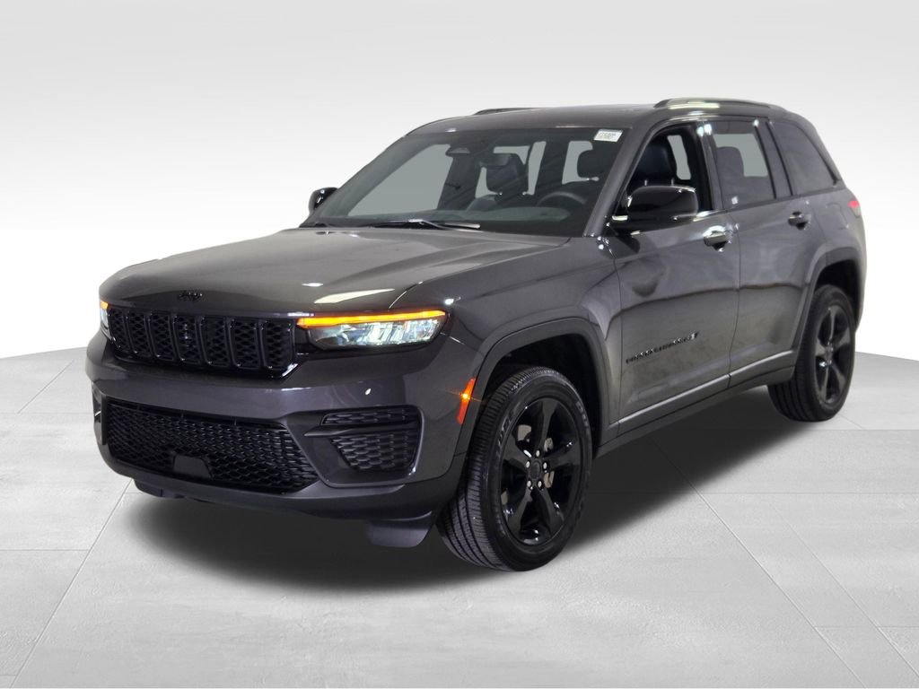 Used 2023 Jeep Grand Cherokee Altitude AWD/4WD image 21