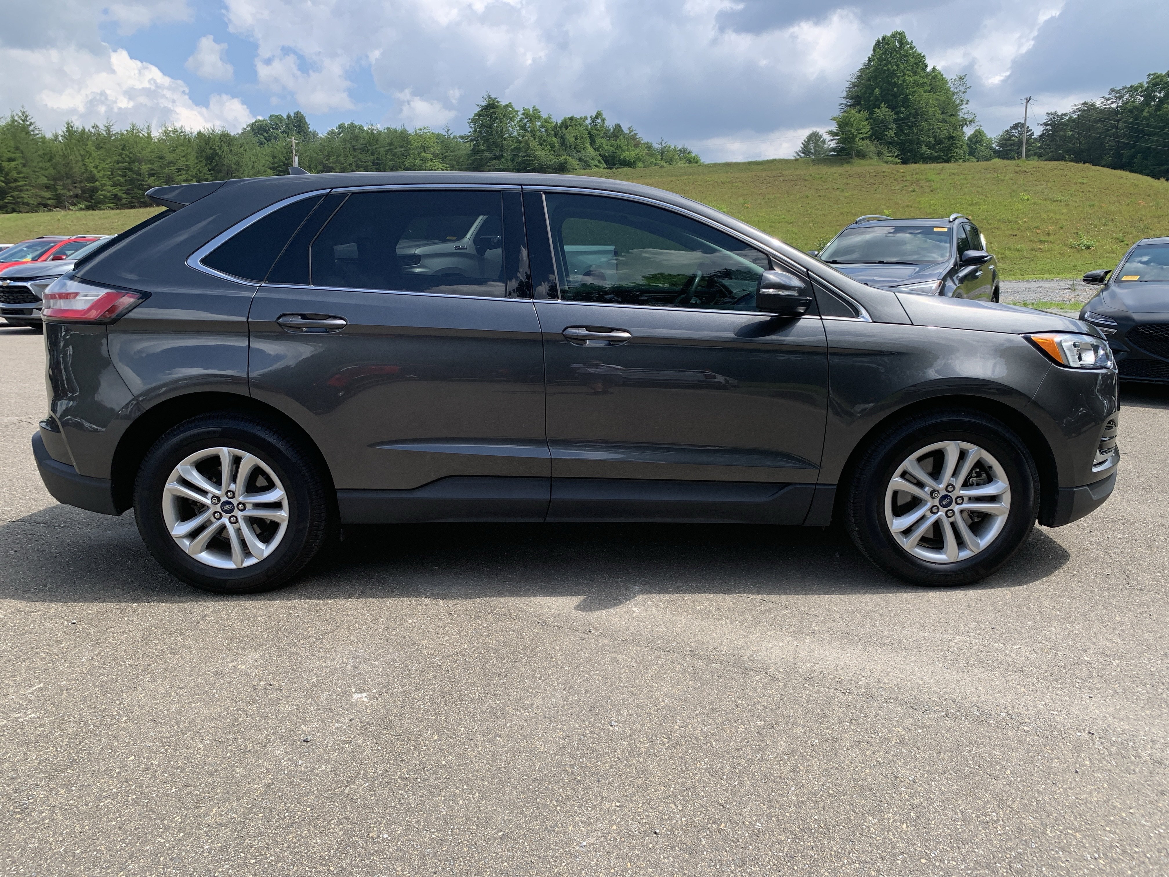 Used 2019 Ford Edge SEL w/ Equipment Group 201A AWD/4WD image 2