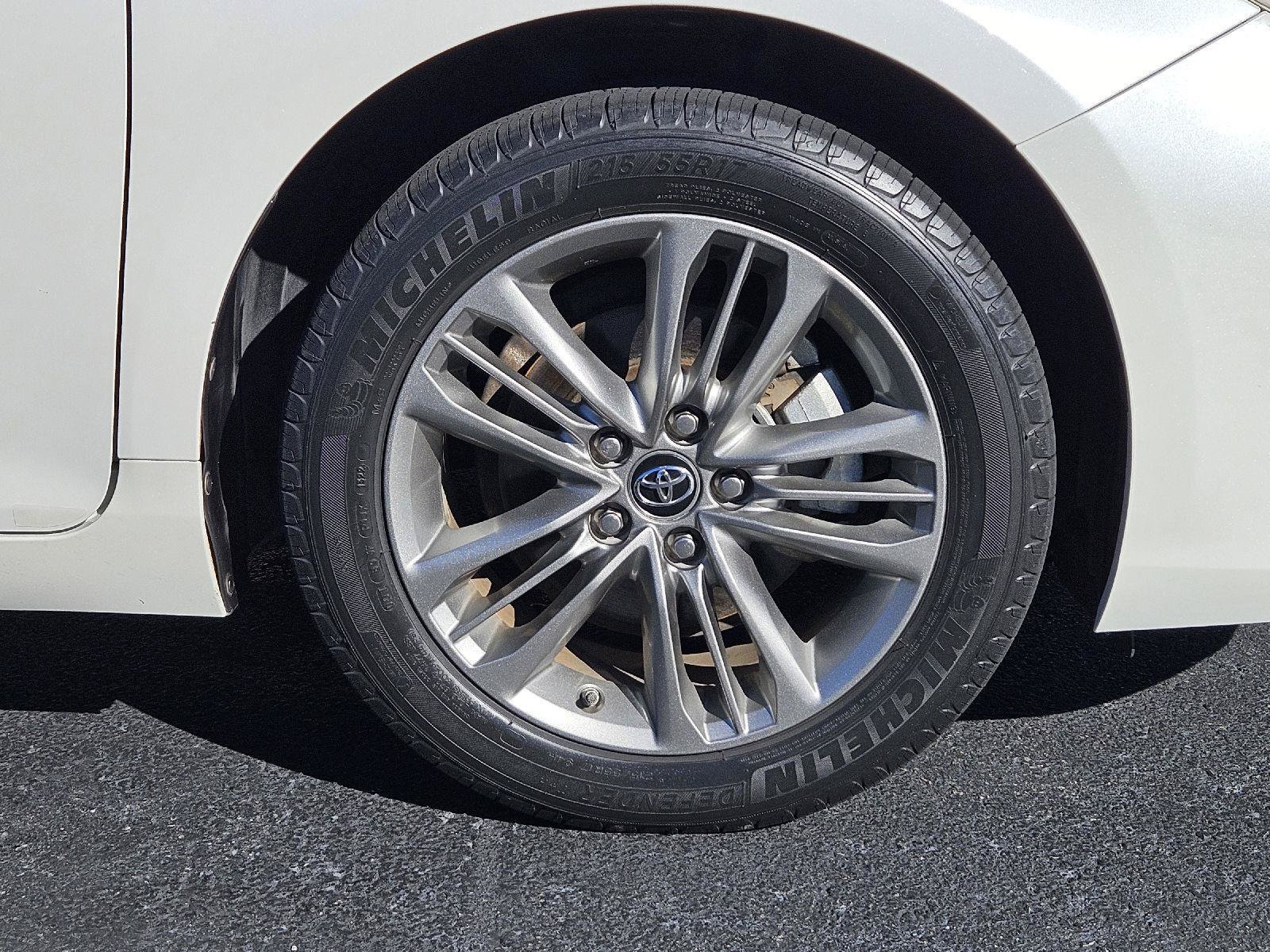 Used 2016 Toyota Camry SE w/ Moonroof Package FWD image 23