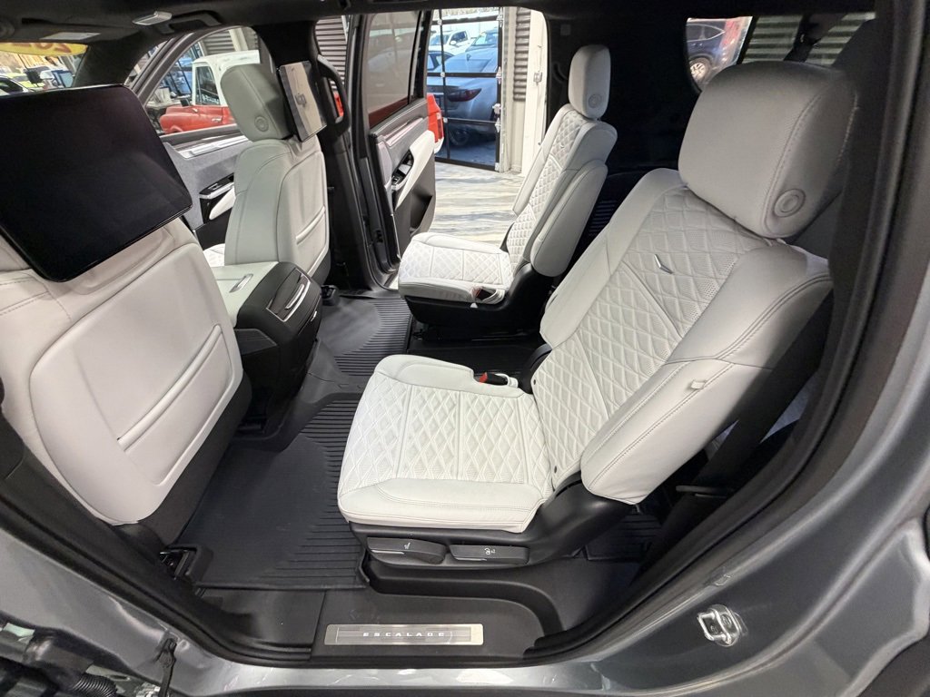 Used 2025 Cadillac Escalade ESV V image 63