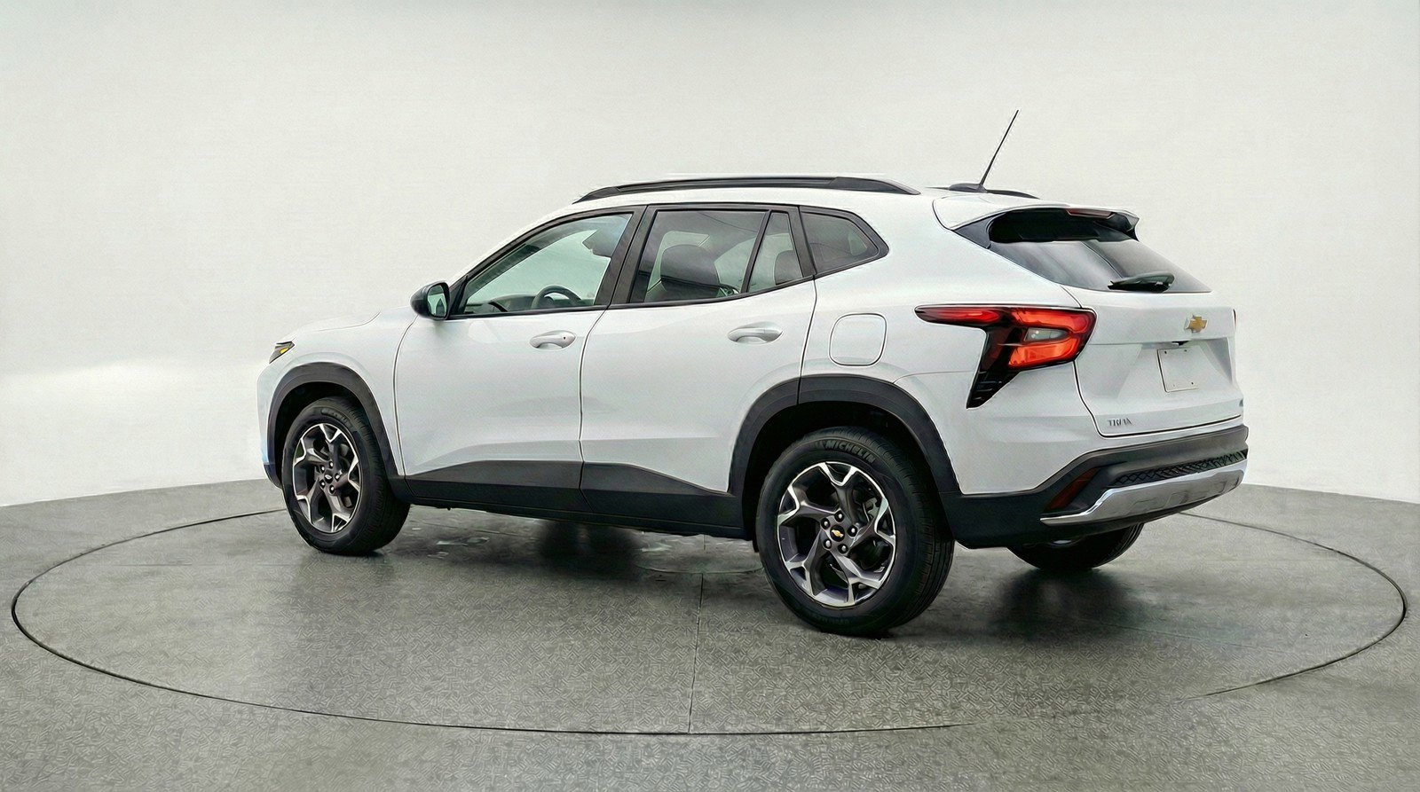 Used 2025 Chevrolet Trax LT w/ LT Convenience Package FWD image 6