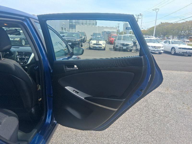 Used 2017 Hyundai Accent SE FWD image 28