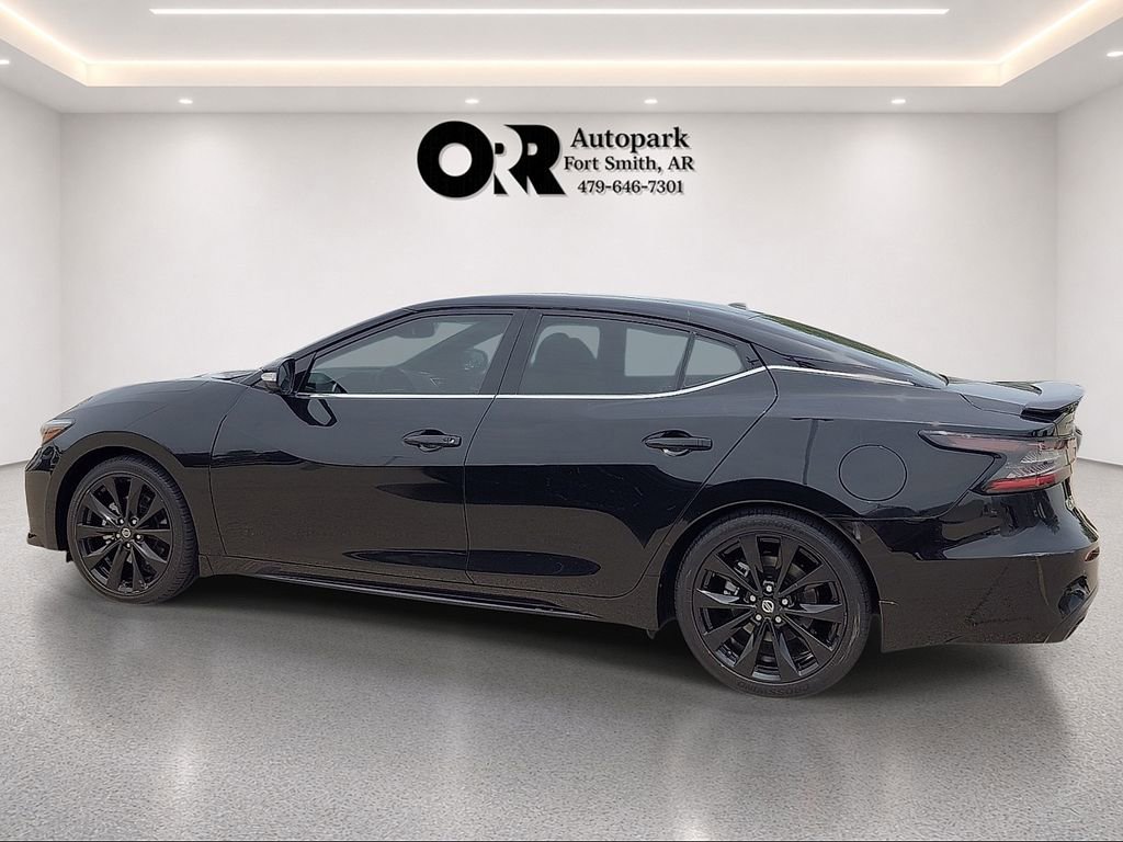 Used 2022 Nissan Maxima SR w/ Sport Mat Group FWD image 3