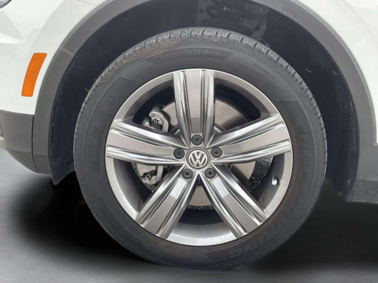 Used 2019 Volkswagen Tiguan SEL Premium AWD/4WD image 34