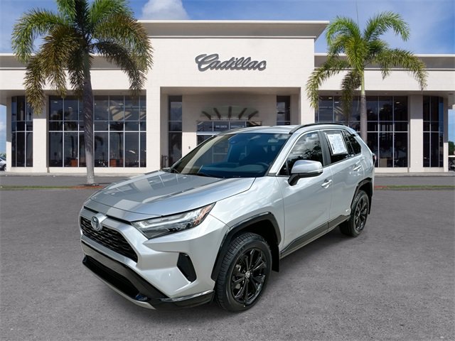 Used 2024 Toyota RAV4 SE image 1