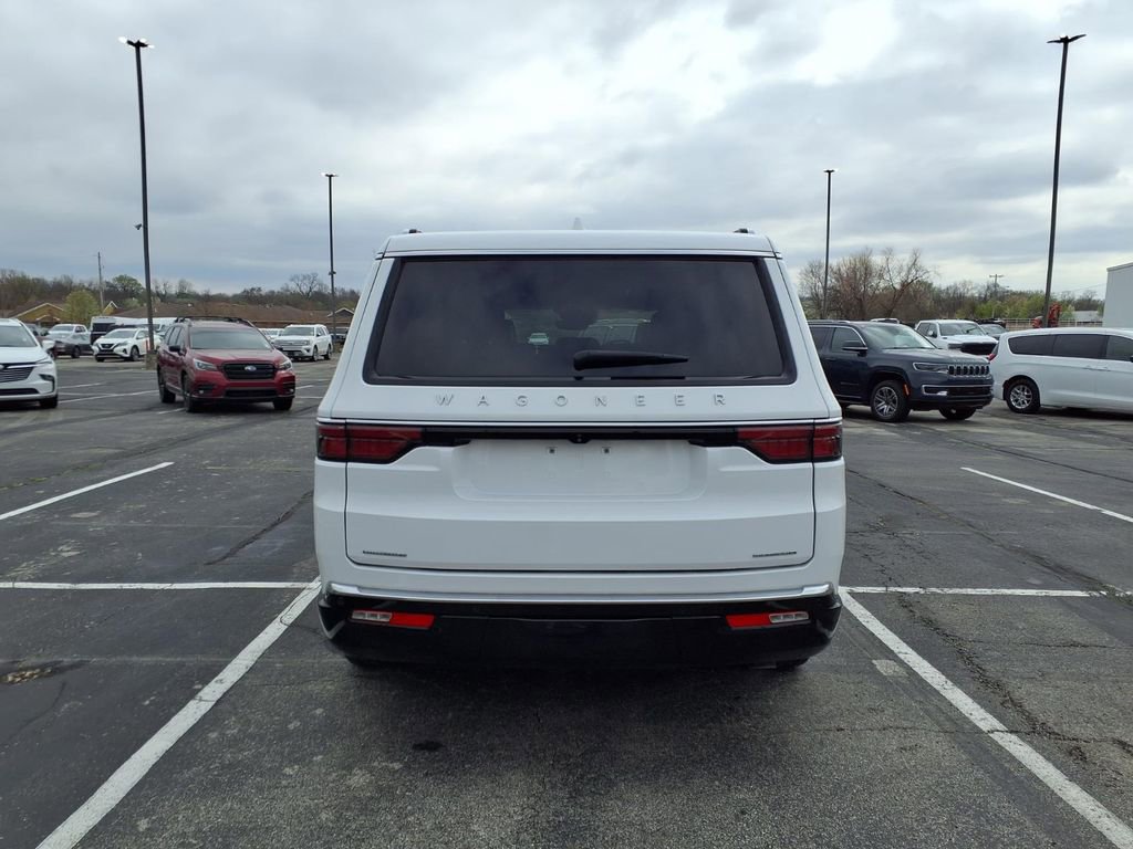 Used 2023 Jeep Wagoneer Series III w/ Preferred Equipment Group AWD/4WD image 6