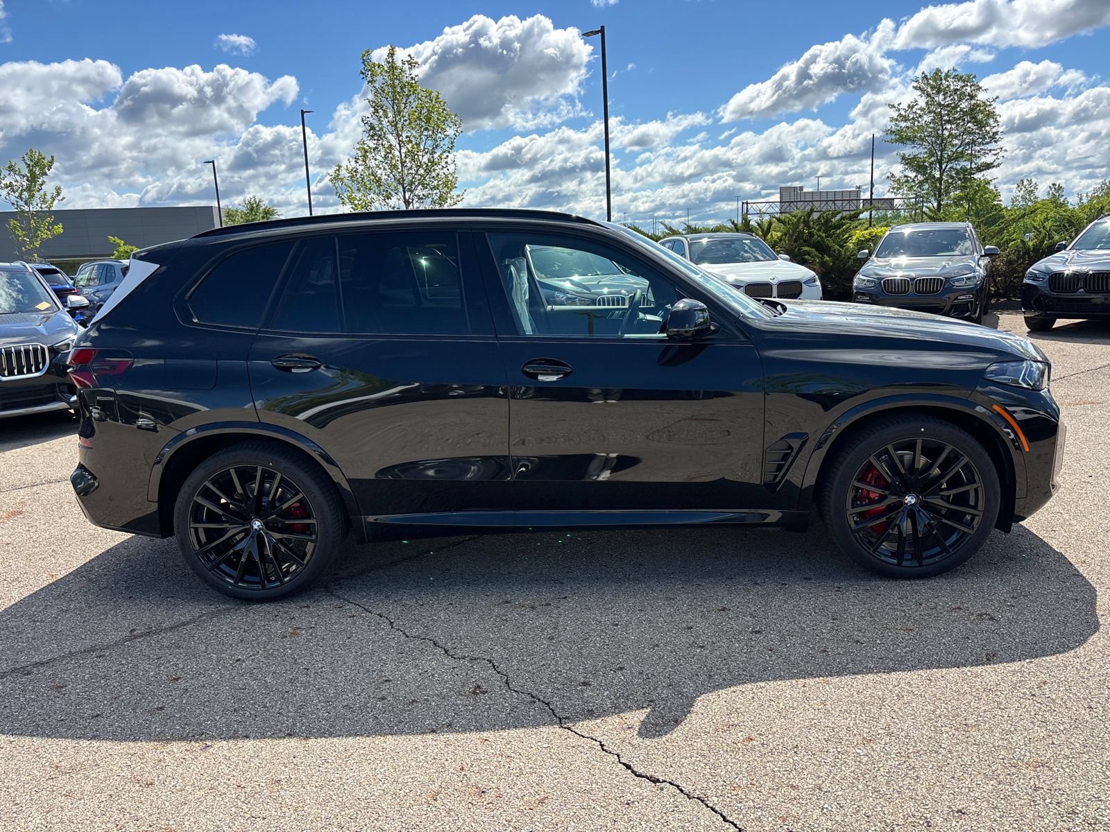 New 2026 BMW X5 xDrive40i w/ M Sport Package AWD/4WD image 4