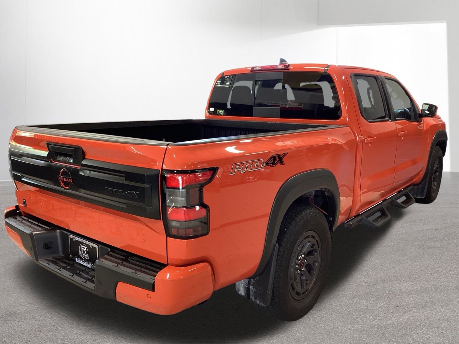 Used 2025 Nissan Frontier PRO-4X AWD/4WD image 24