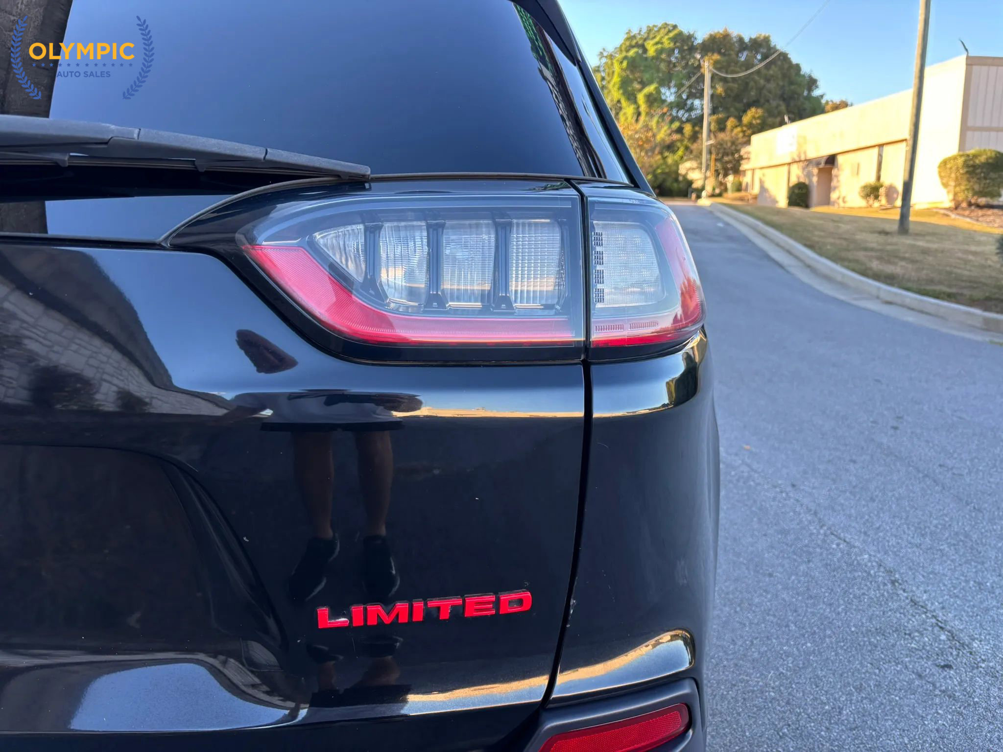 Used 2019 Jeep Cherokee Limited image 13