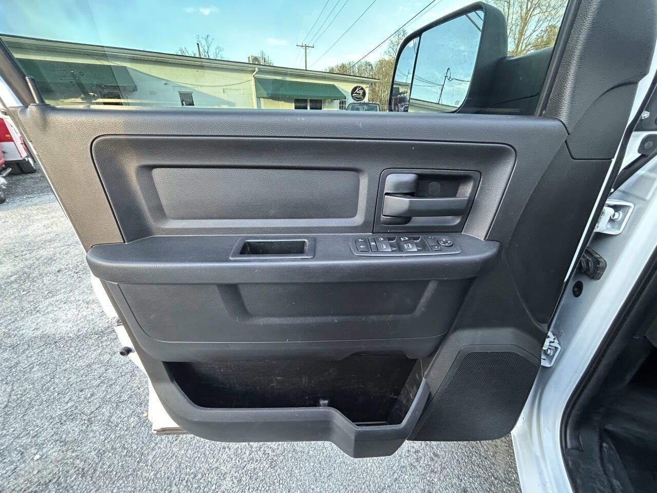 Used 2018 RAM 2500 Tradesman w/ Chrome Appearance Group image 18