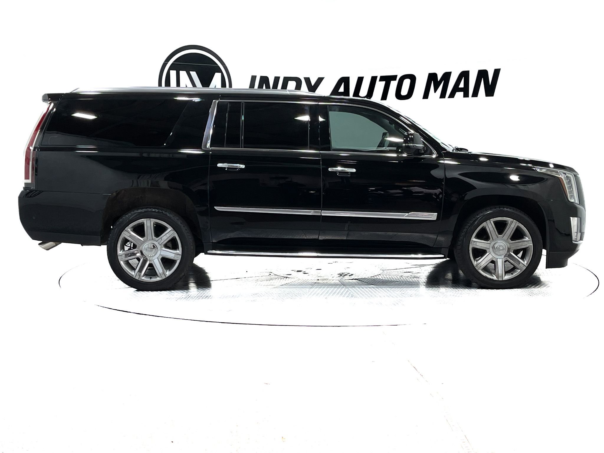 Used 2019 Cadillac Escalade ESV Luxury image 3