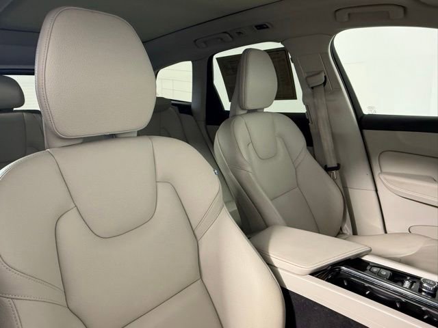 Used 2021 Volvo XC60 T5 Momentum w/ Climate Package image 46
