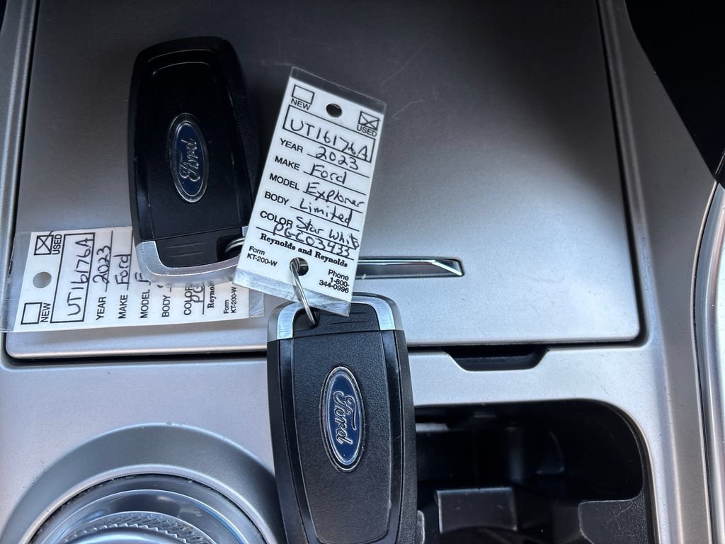Used 2023 Ford Explorer Limited w/ Limited Technology Package AWD/4WD image 43