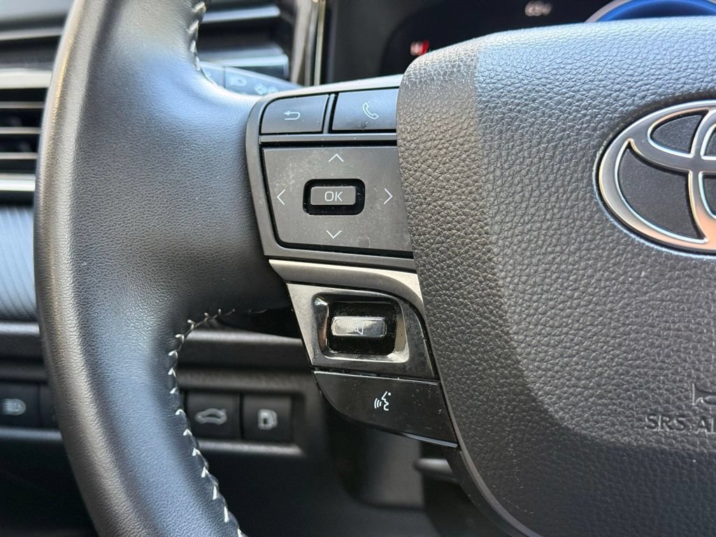 Used 2025 Toyota Camry SE FWD image 17