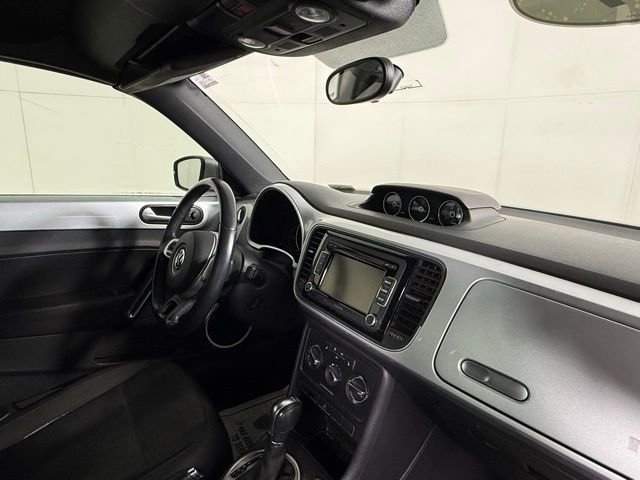 Used 2014 Volkswagen Beetle TDI image 25
