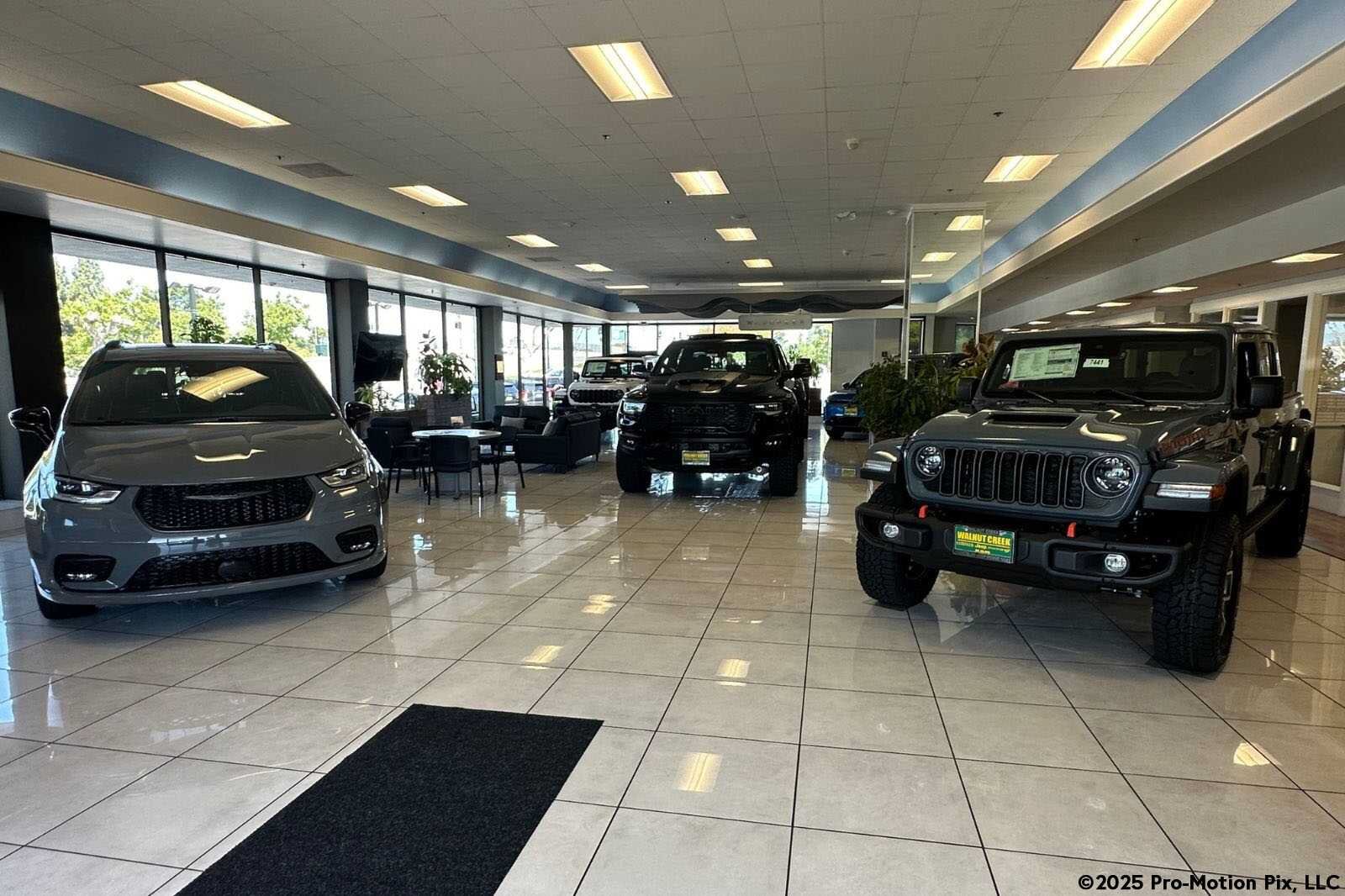 Certified 2023 Jeep Wagoneer Series II AWD/4WD image 28