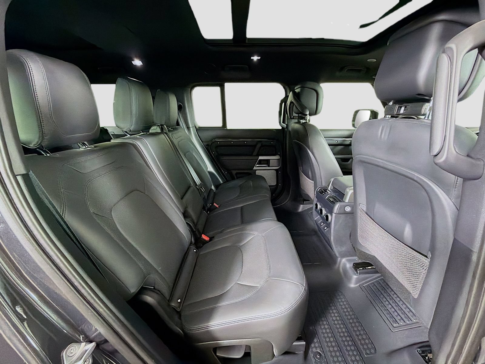 Certified 2023 Land Rover Defender 130 SE AWD/4WD image 32