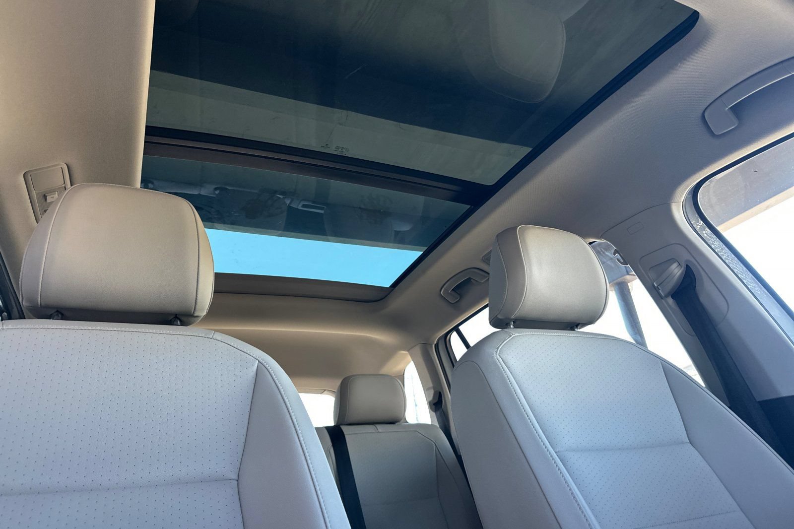 Used 2020 Volkswagen Tiguan SEL AWD/4WD image 19