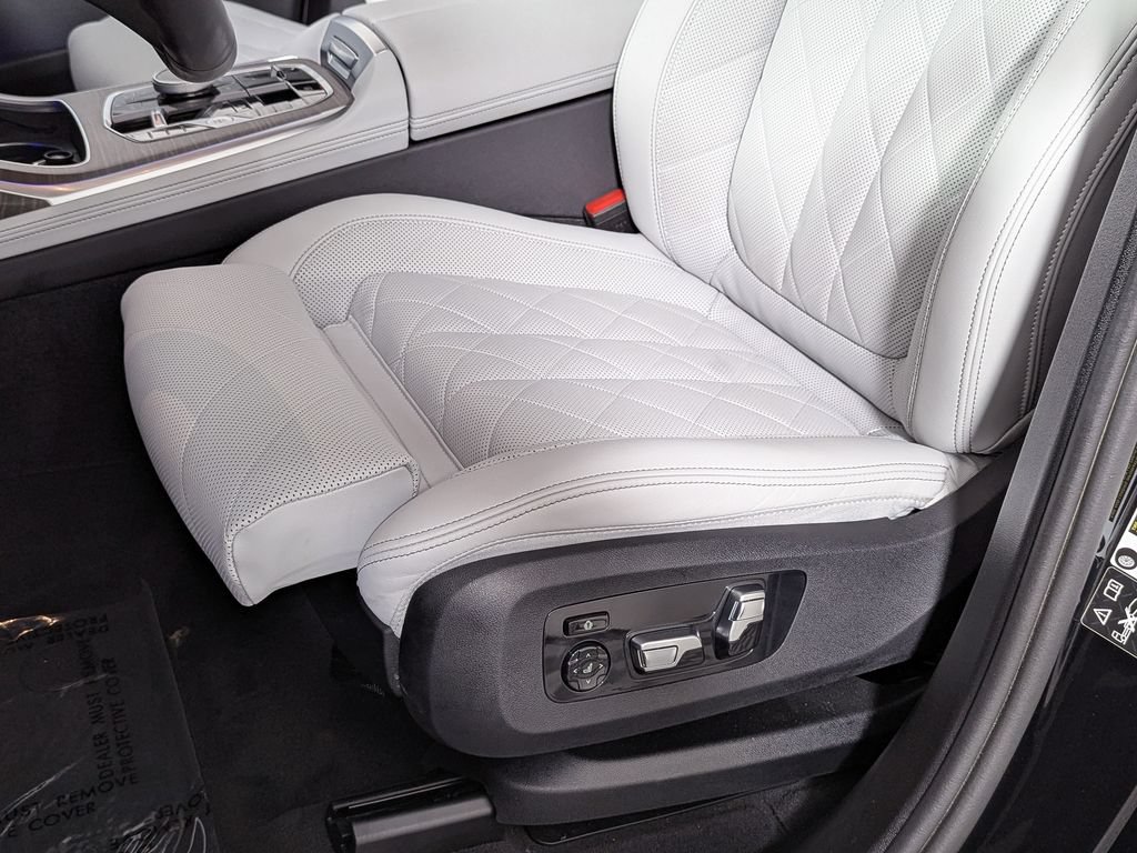 Used 2024 BMW X7 xDrive40i w/ M Sport Package AWD/4WD image 23