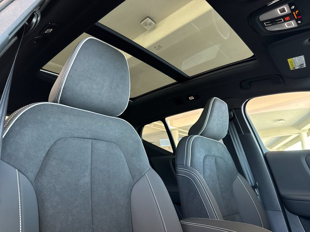 New 2026 Volvo XC40 B5 Ultra w/ Protection Package Premier AWD/4WD image 16