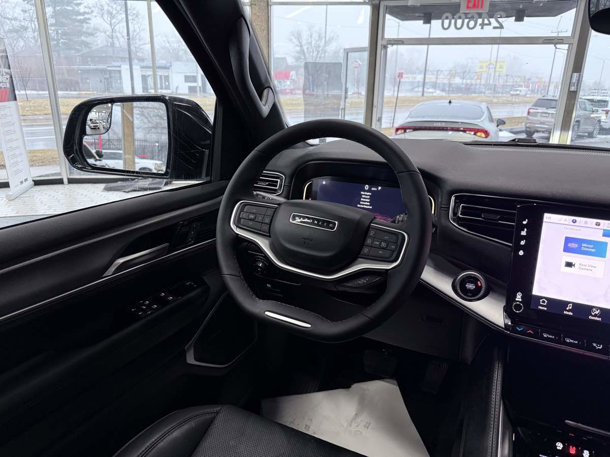 Used 2025 Jeep Wagoneer Series II image 45