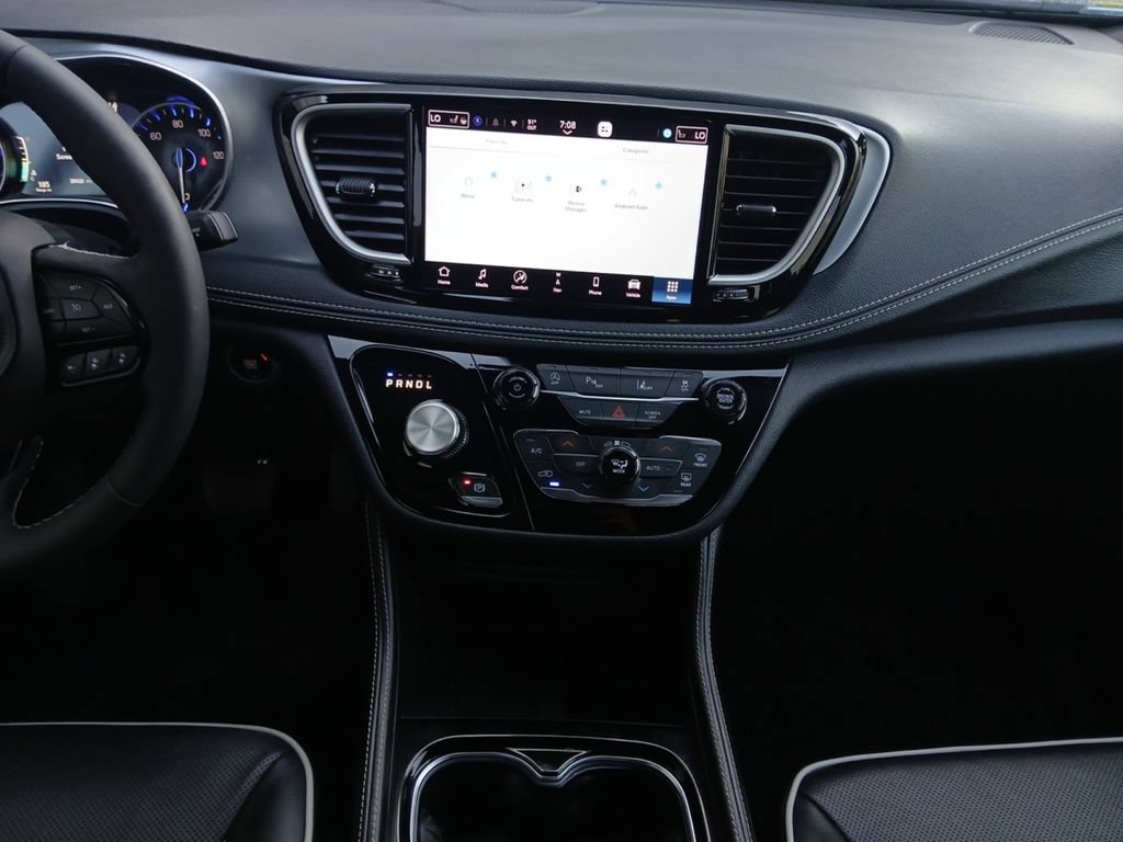 Used 2026 Chrysler Pacifica Limited w/ S Appearance Package FWD image 3