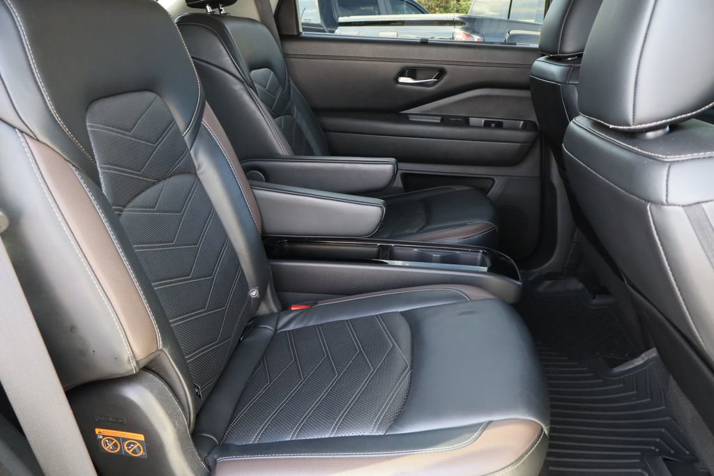 Used 2023 Nissan Pathfinder Platinum image 29