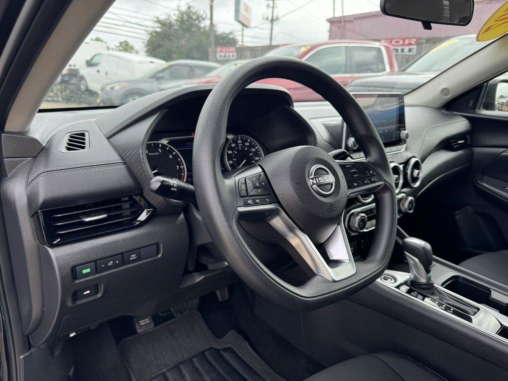 Used 2025 Nissan Sentra SV FWD image 9