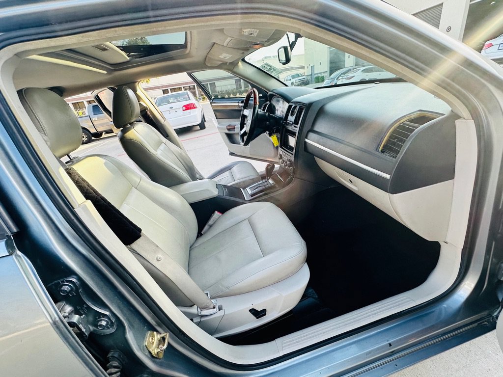 Used 2006 Chrysler 300 Touring RWD image 21