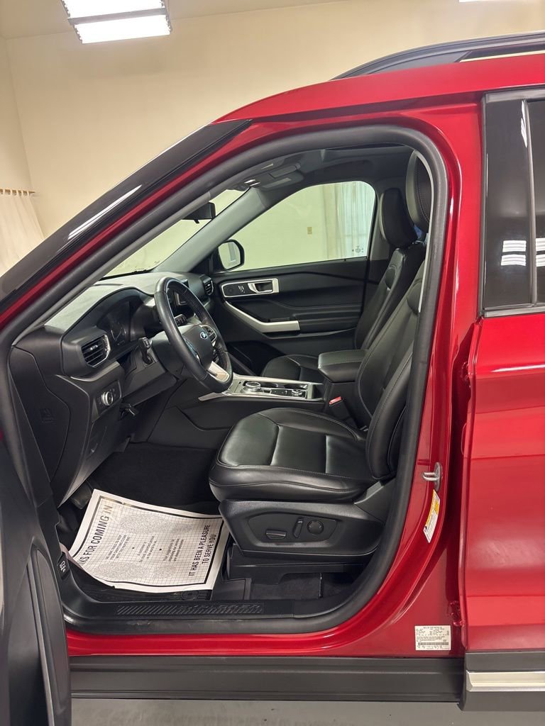 Used 2022 Ford Explorer XLT w/ Equipment Group 202A AWD/4WD image 11
