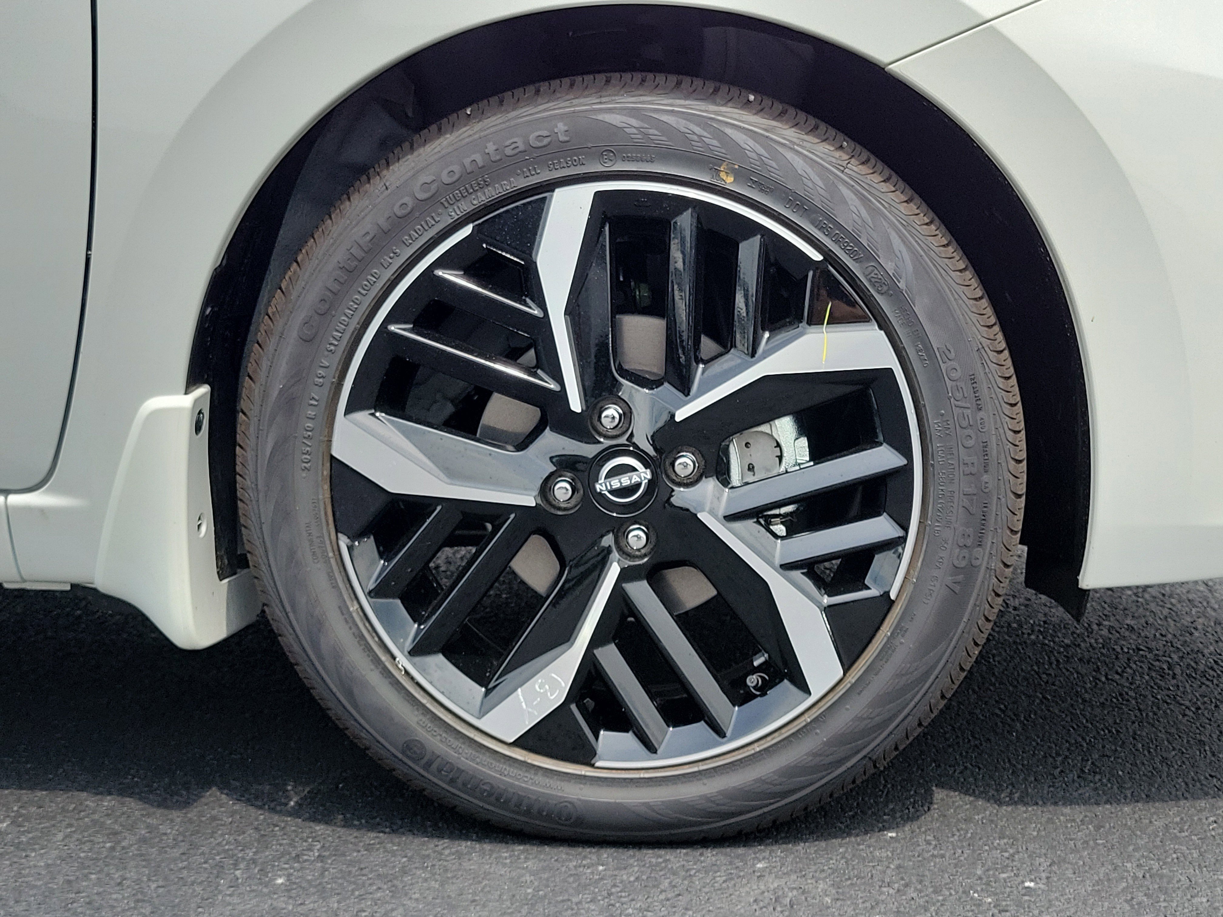 Used 2025 Nissan Versa SR w/ Trunk Package image 5